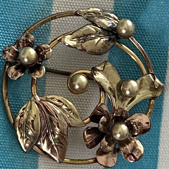 Vintage Signed Barclay Circle Wreath Brooch Pin Faux Seed‎ Pearl Gold Tone 1.5" - Picture 10 of 16